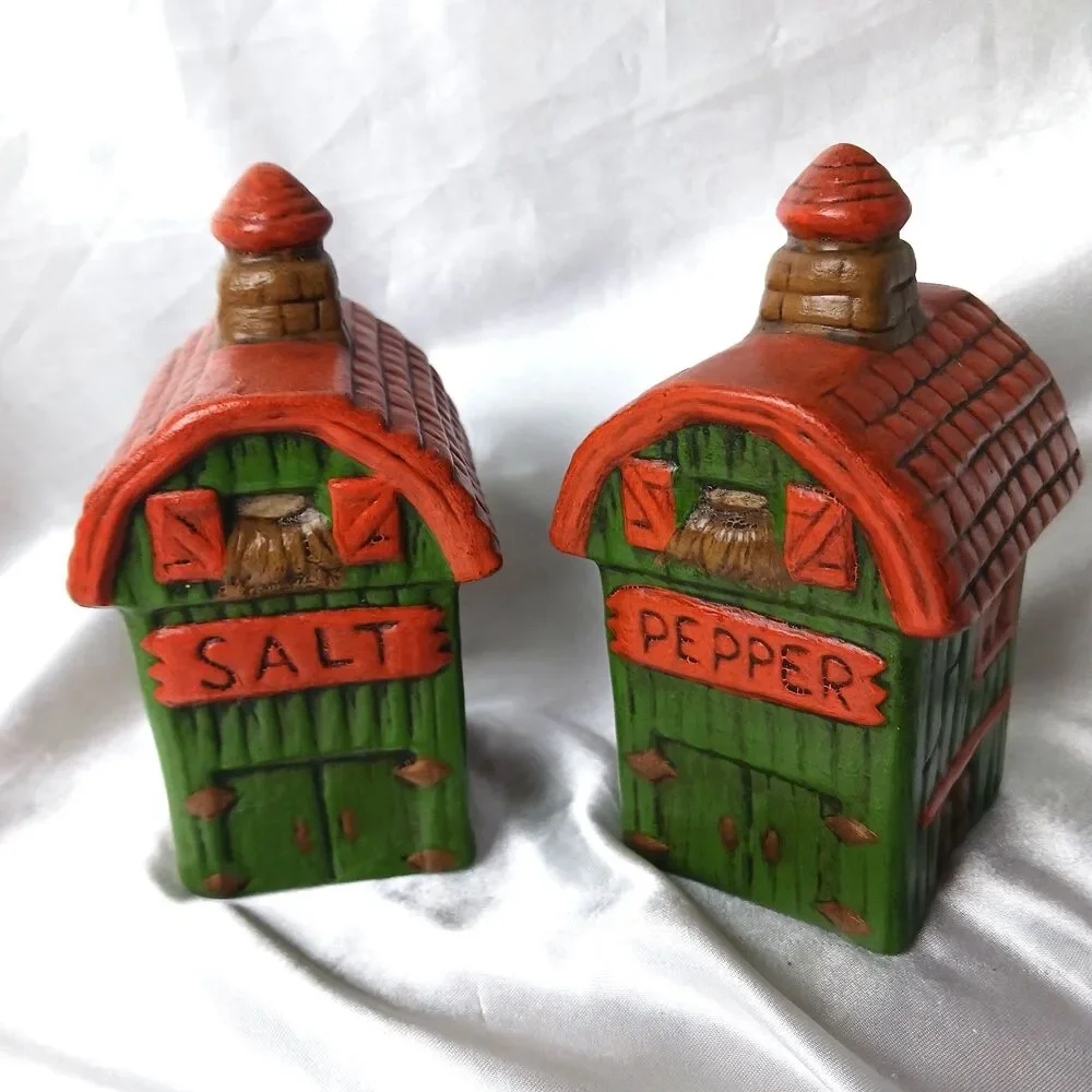 BARN CERAMIC SALT & PEPPER SHAKER SET